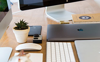 爱游戏平台-年轻车坛新星：梦想之路的辛酸与坚持